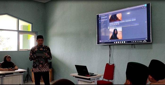 BELAJAR: Siswa belajar di hadapan guru di salah satu sekolahan di Pati belum lama ini.