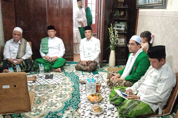 BERKUMPUL: Ketua Majelis Pertimbangan PPP Romahurmuziy, KH. Muhammad Idror Maemoen, Sekjen PPP Arwani Thomafi, Ketua DPP PPP Mardiono, dan KH. Ubab Maemoen.