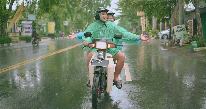 ACTION: Model vidio klip lagu Kanggo Koe sedang berakting saat proses syuting beberapa waktu lalu