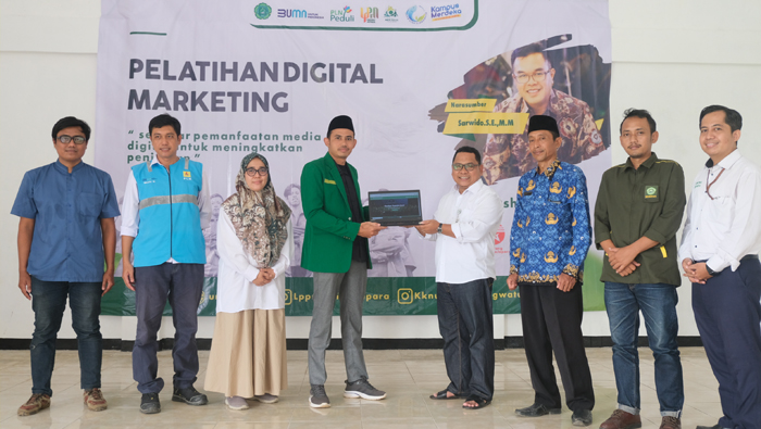 KKN Unisnu Jepara&nbsp;menggelar pelatihan digital marketing dan menyerahkan&nbsp;website pemasaran untuk UMKM dan website profil untuk ANSOR di Desa Ujungwatu, Jepara.