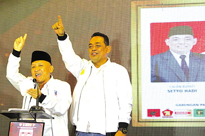 KOMPAK: Setyo Hadi dan Sugeng Prasetyo saat debat Pilkada Grobogan 2024.