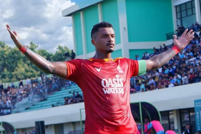 SELANGKAH LAGI: Kapten Persijap Jepara Rosalvo Junior berselebrasi usai mencetak gol ke gawang Persela Lamongan dalam pertandingan Liga 2 di Stadion Tuban Sport Center Selasa (18/2).