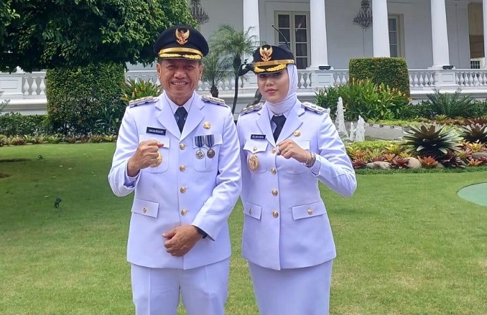 SEGERA BERKERJA: Bupati Kudus Sam&rsquo;ani Intakoris bersama Wakil Bupati Kudus Bellinda Birton dilantik di Istana Kepresidenan kemarin.