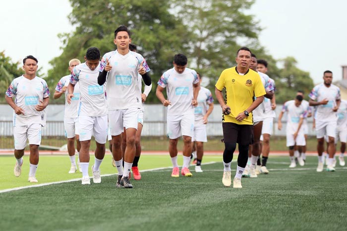 BERUSAHA BANGKIT: Pemain Persipa Pati berlatih jelang laga menghadapi Persikas Subang di Stadion Joyokusumo pada Jumat (21/2).