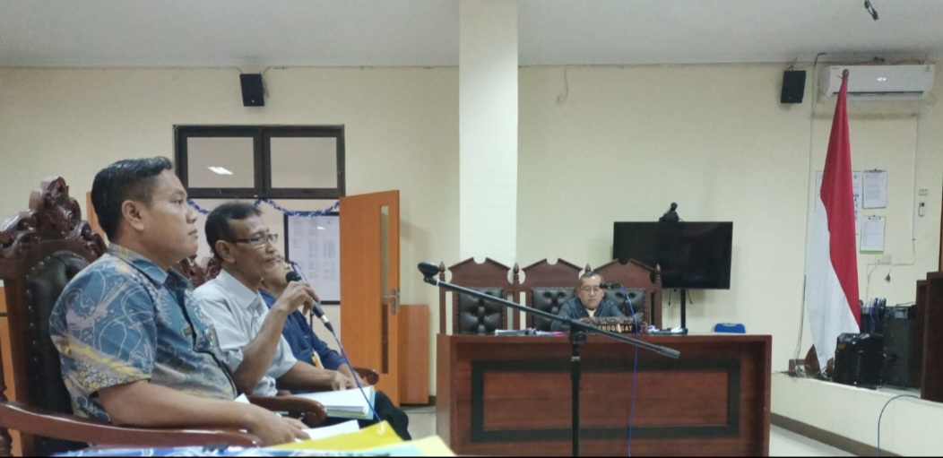 PROSES: Persidangan di PTUN Semarang atas gugatan Kepala Desa Sendangharjo Kecamatan Wiwik Suhendro kepada Bupati Blora Arief Rohman.