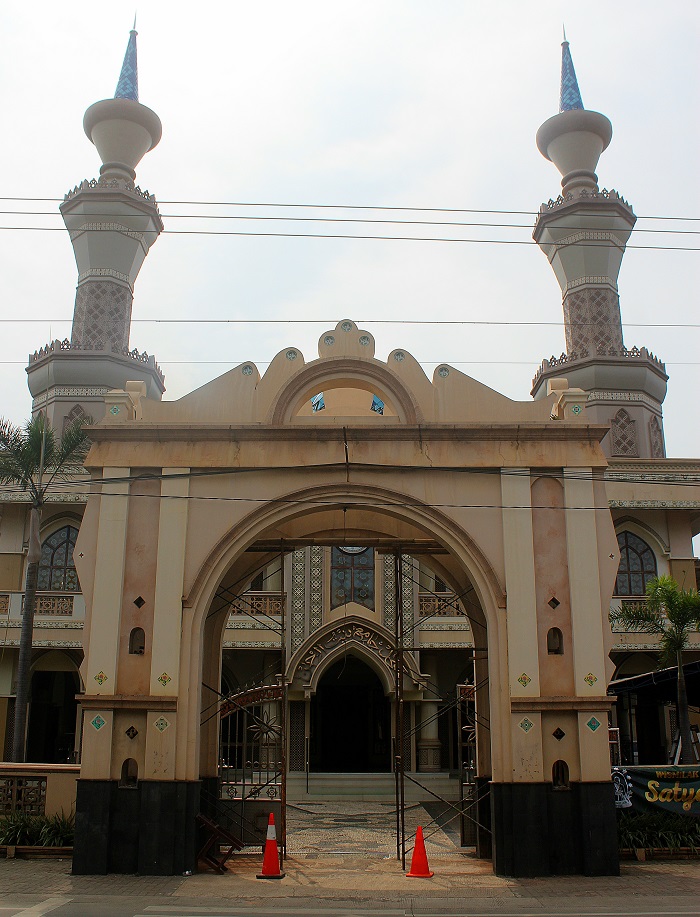 MEGAH: Tampak ceketeng atau gapura depan Masjid Baiturrahman I kemarin.