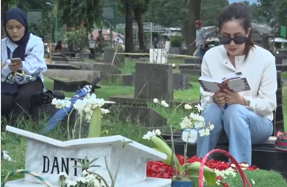 Untuk tahun kedua, ia harus menjalani bulan suci tanpa kehadiran putra tercintanya, Dante, yang telah berpulang lebih dari setahun lalu.