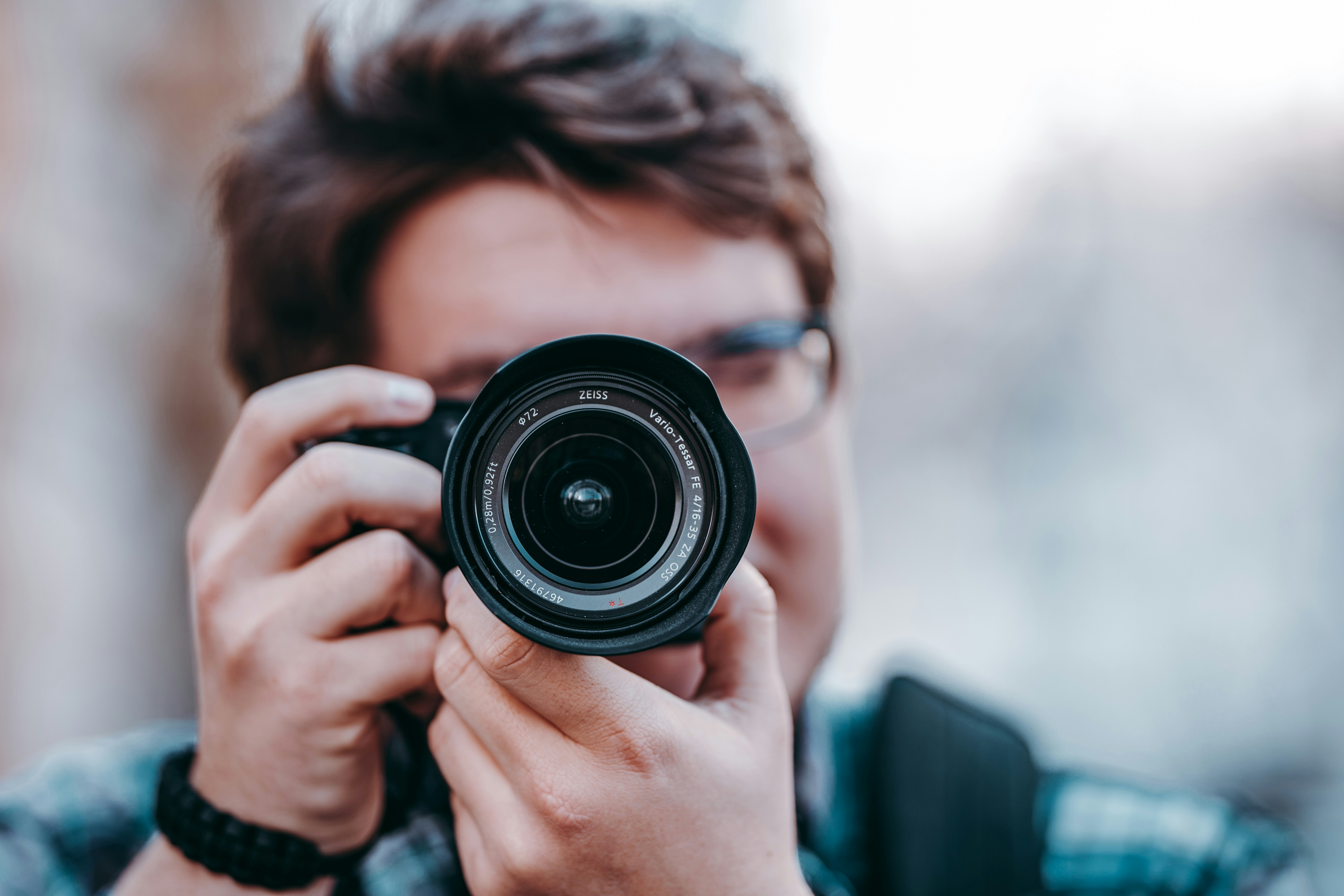 Ilustrasi memotret dengan kamera (Foto : Leon Seibert/Unsplash)