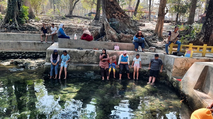 MULAI RAMAI: Wisatawan mulai mengunjungi destinasi wisata Sendang Coyo di Desa Mlowokarangtalun Kecamatan Pulokulon.