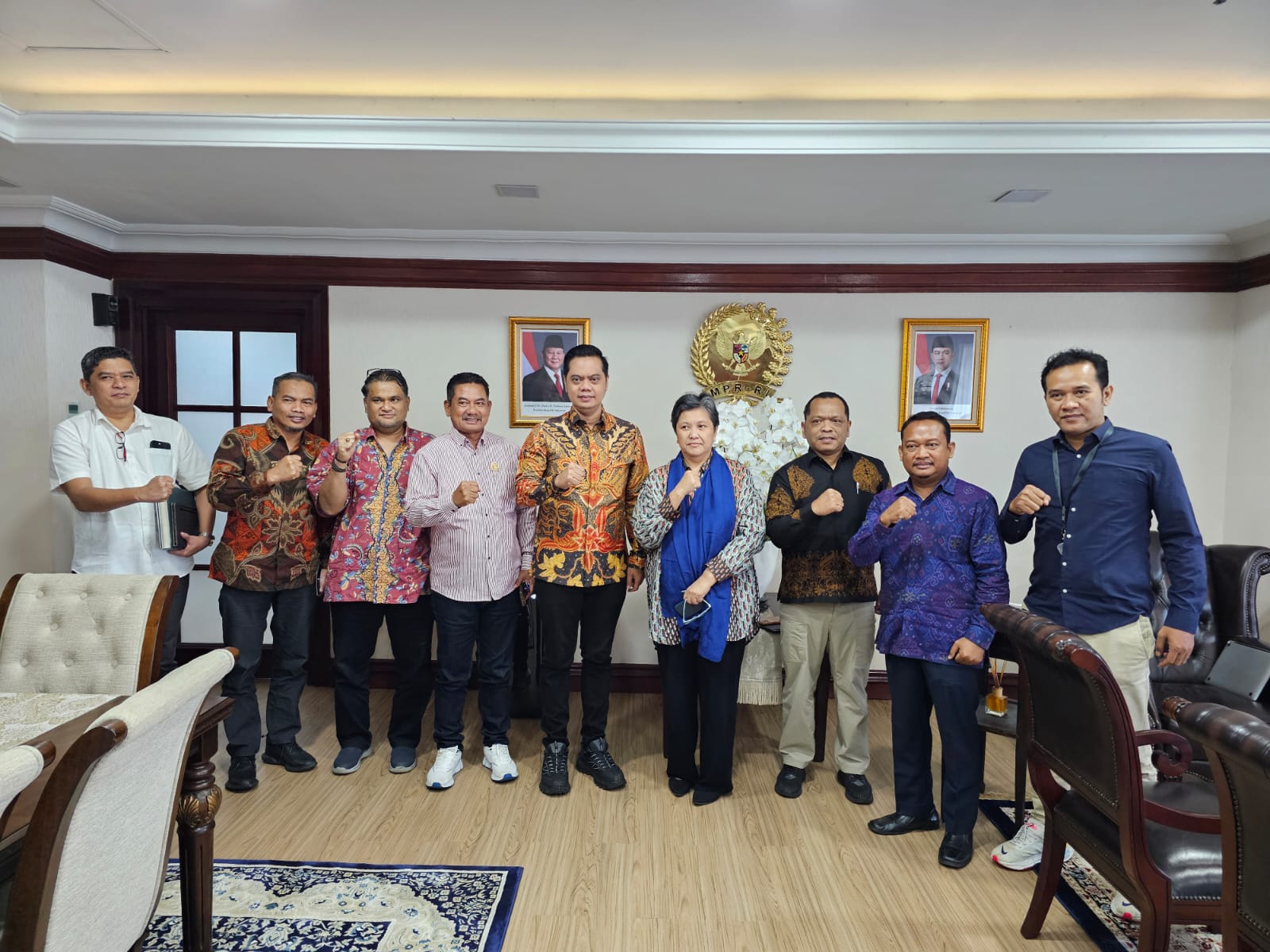 Bupati Jepara H. Witiarso Utomo kunjungi  Wakil Ketua MPR RI Lestari Moerdijat di ruang kerjanya