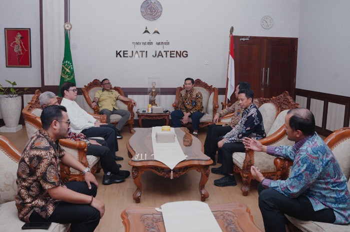 PLN UIK Tanjung Jati B Jepara berkolaborasi dengan&nbsp;Kejati Jateng&nbsp;memastikan keandalan pasokan listrik serta pengawalan aspek hukum dalam proyek ketenagalistrikan.
