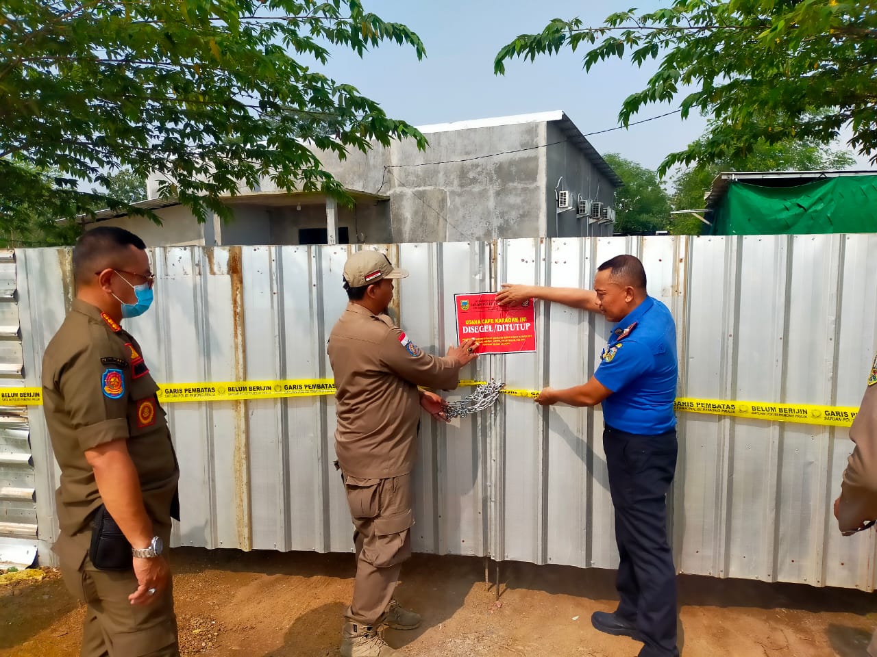 TEMPAT HIBURAN BANDEL: Salah satu tempat karaoke di Kudus yang berhasil disegel oleh Satpol PP pada Jumat, 7 Maret 2025.