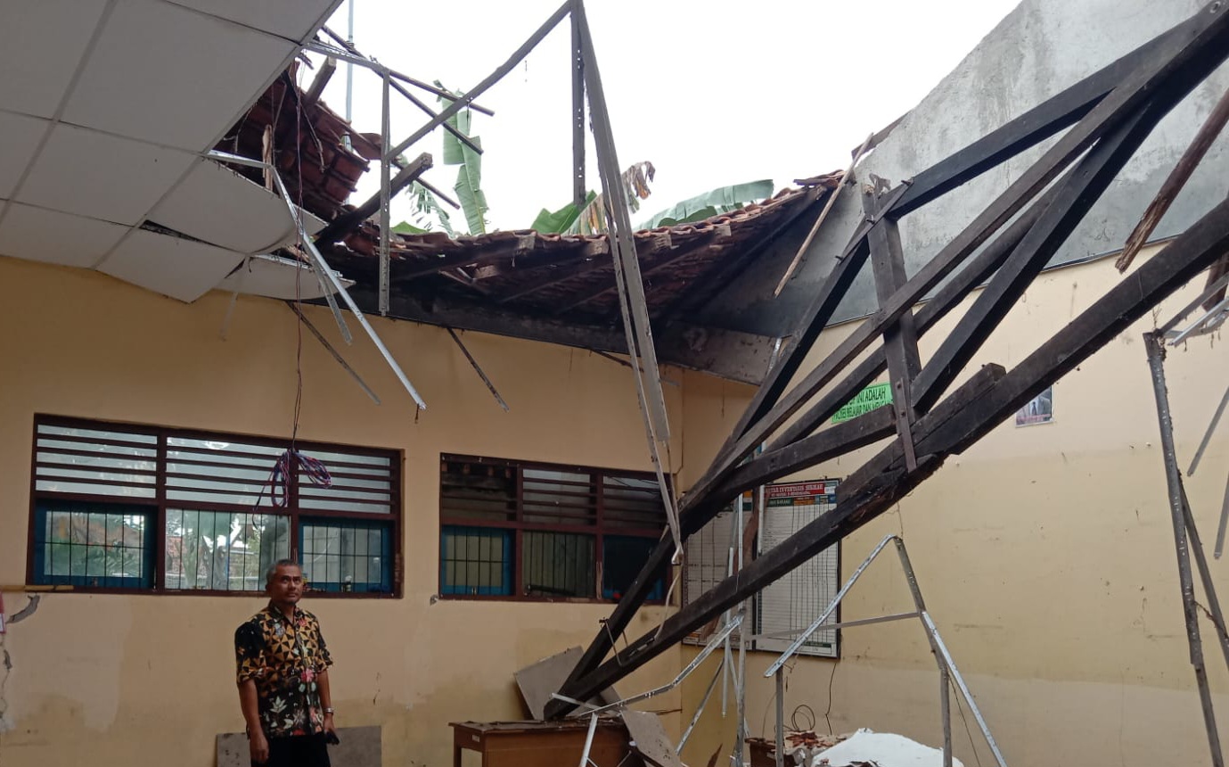 RUSAK: Atap SDN 3 Genengadal Kecamatan Toroh yang memiliki kondisi rusak.