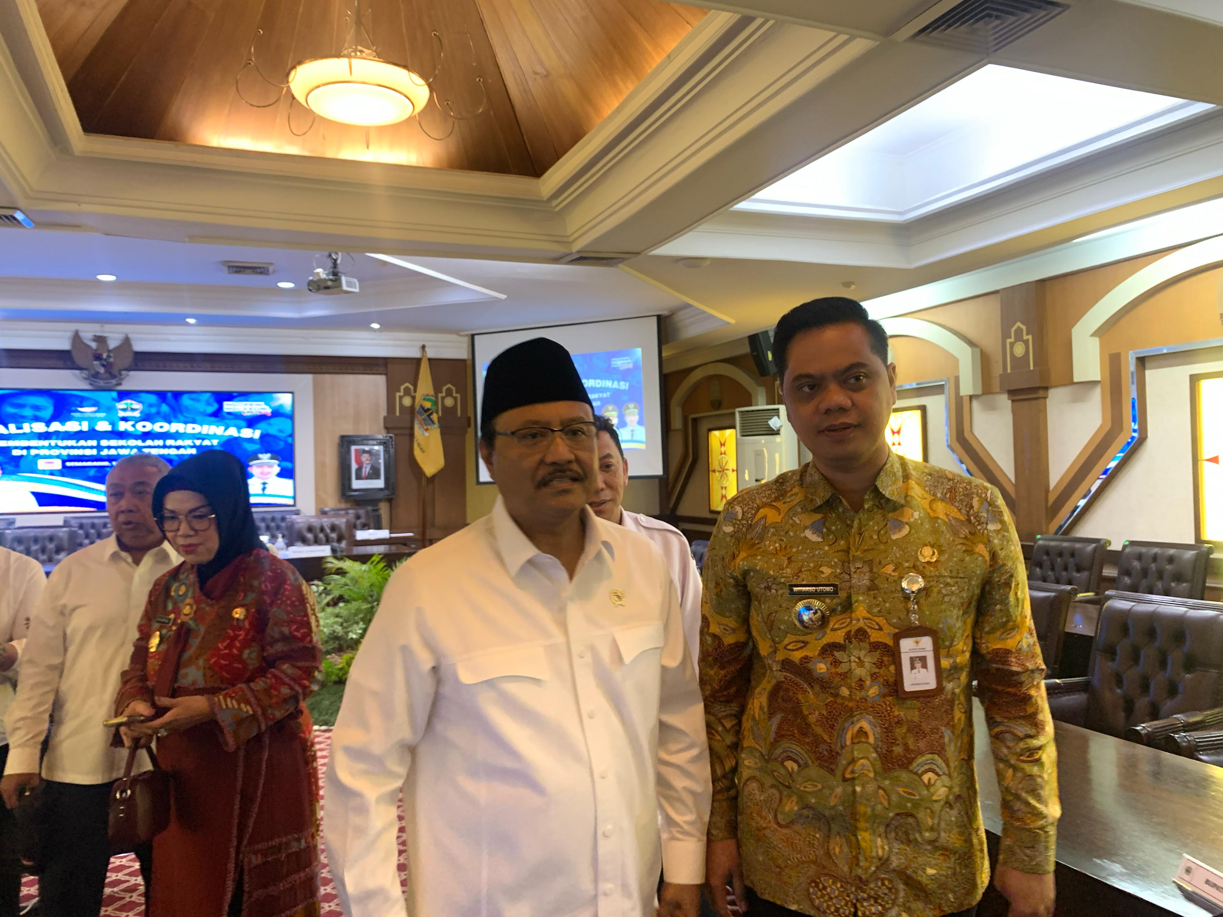Bupati Jepara Witiarso Utomo bersama Menteri Sosial Saifullah Yusuf