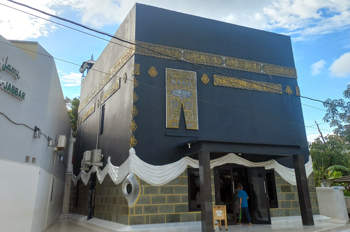 BEDA DARI YANG LAIN: Masjid Baitul Atiq Al Jabbaar di Desa Mulyoharjo, Jepara Kota, berbentuk Kakbah.