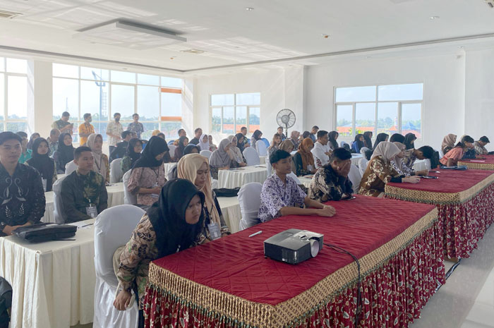 BELAJAR: Pembekalan pembuatan video kreatif literasi di aula Perpustakaan Daerah Kabupaten Blora.
