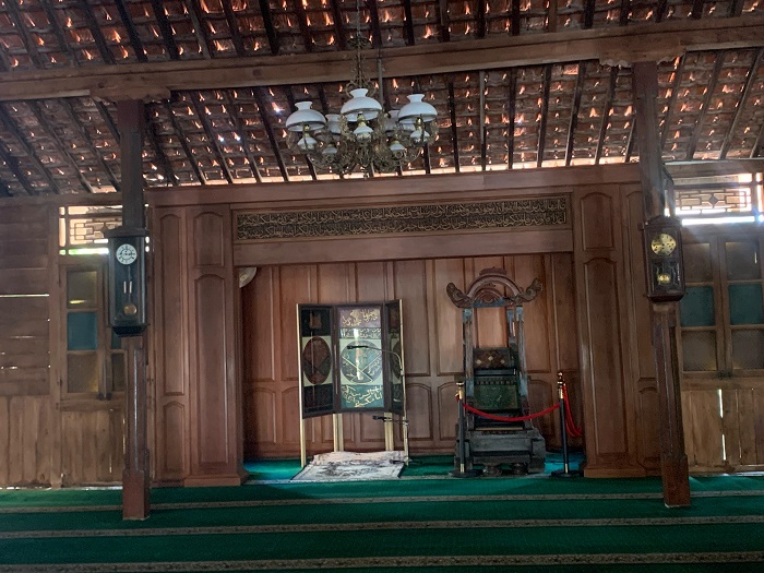 Bagian dalam Masjid Jami