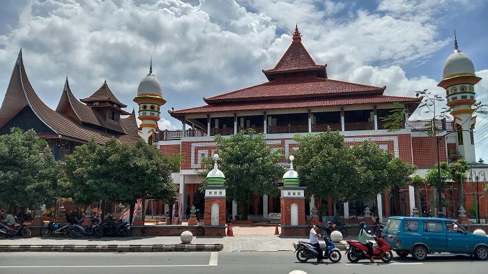 KERAGAMAN: Bangunan Museum Masjid Jami Lasem yang memiliki atap seperti Rumah Gadang