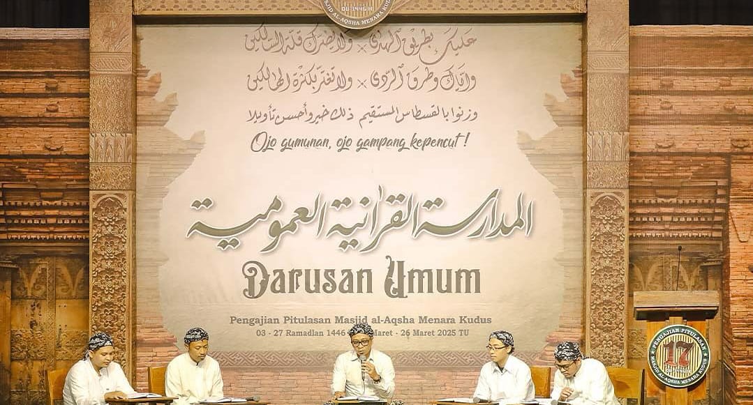 KHUSYUK: Jamaah yang hadir dalam kegiatan Darusan Umum Pengajian Pitulasan di Gedung Menara Kudus mengikuti dengan khusyuk pada Minggu, 16 Maret 2025.&nbsp;