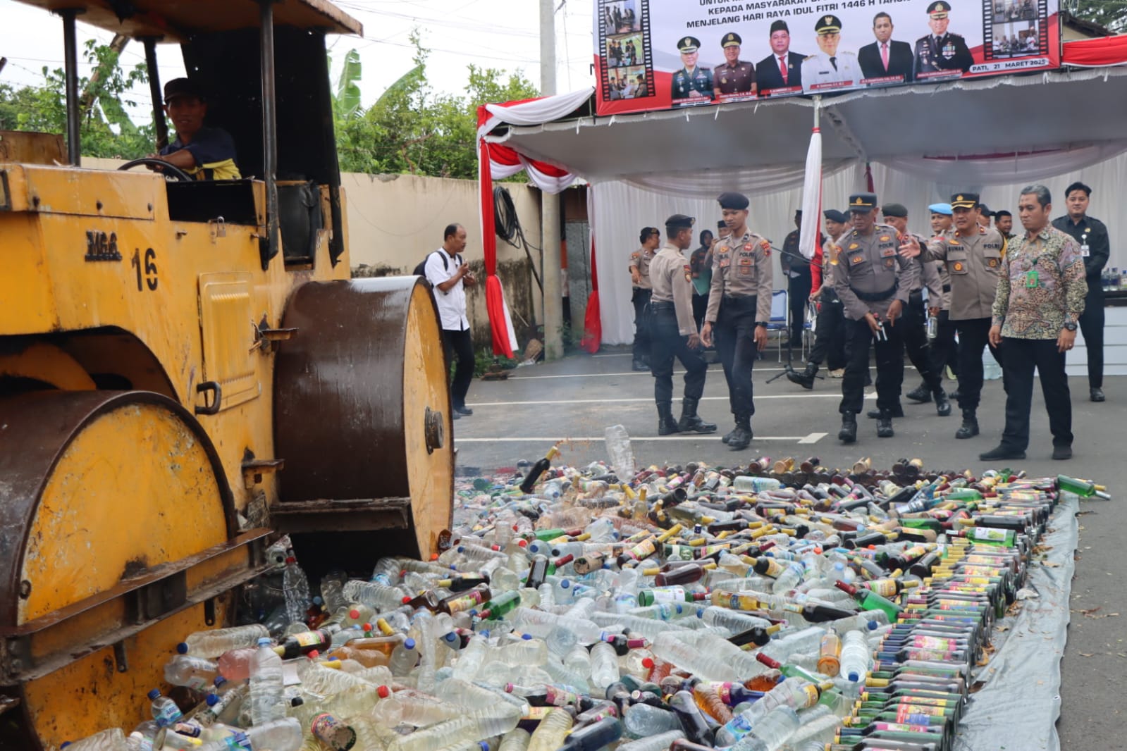GERAK CEPAT: Polres Jepara mengamankan para pemuda yang pesta minuman keras dan konvoi serta blayer motor pada Sabtu (22/3) malam lalu.