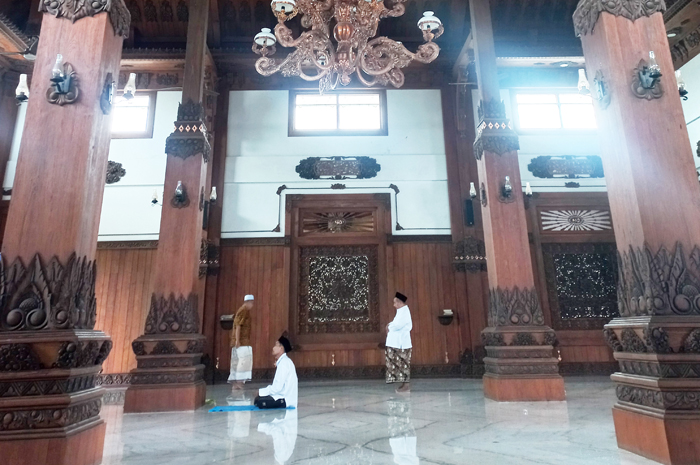 KUNO: Empat soko UNO: Empat soko dipertahankan ipertahankan untuk konstruksi ntuk konstruksi bangunan masjid.