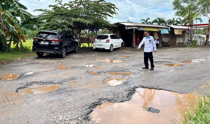 Tim dari Ombudsman RI Perwakilan Jawa Tengah memantau kondisi Jalan Tayu &ndash; Dukuhseti yang rusak parah.