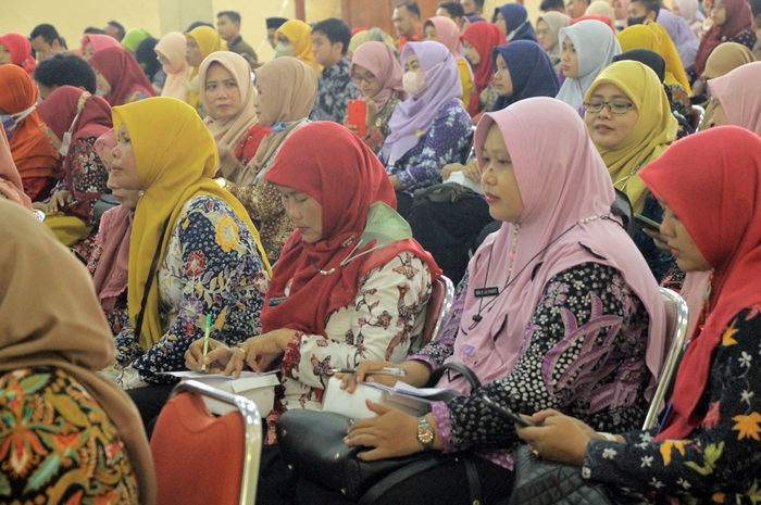 MENYIMAK: Para PPPK sedang mengikuti pembekalan oleh Pemkab Rembang beberapa waktu lalu.