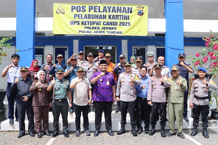 Pastikan Pelayanan Optimal, Kapolres Jepara Bersama Forkopimda Cek Pos Operasi Ketupat Candi 2025