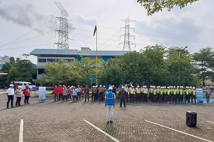 PLN UIK Tanjung Jati B menggelar Apel Siaga Keamanan Idul Fitri di halaman Gedung Utama PLN Tanjung Jati B, Kamis (20/3).