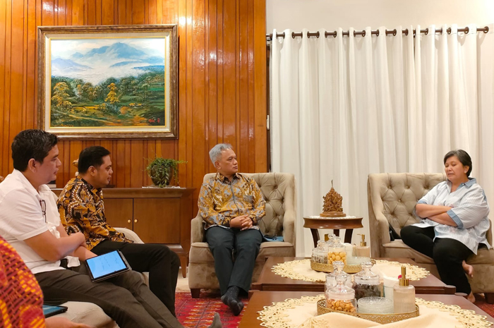 Bupati Jepara, H. Witiarso Utomo (dua dari kiri) saat silaturahmi di kediaman Wakil Ketua MPR RI, Lestari Moerdijat, Selasa (25/3/2025).
