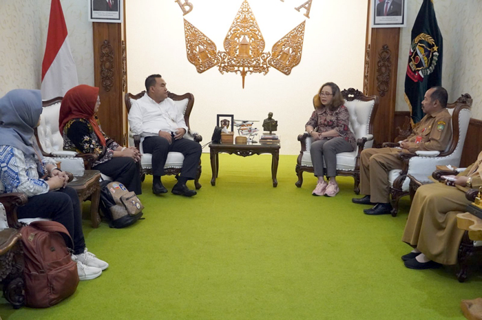 KUNJUNGAN UNDIP: Suasana saat Bupati Blora, Arief Rohman, menerima kunjungan tim dari Fakultas Kesehatan Masyarakat (FKM) Universitas Diponegoro (Undip) Senin (24/3).