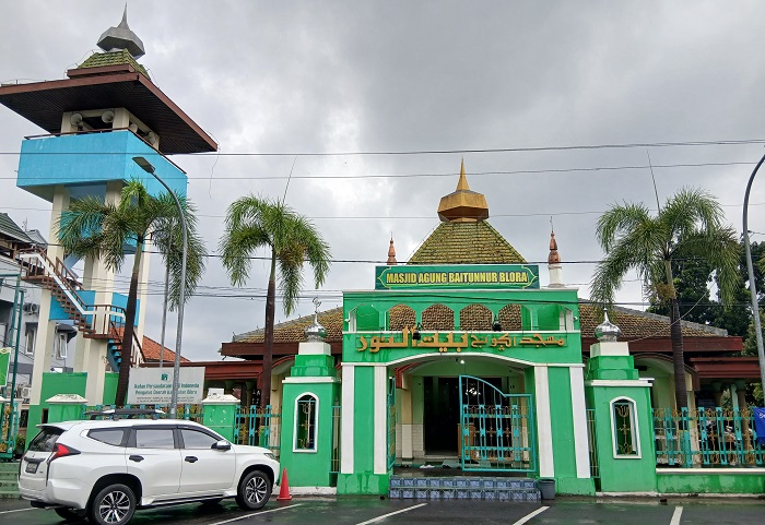 MEGAH: Masjid Agung Baitunnur.
