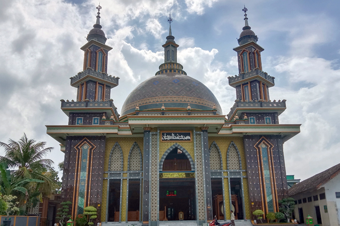 MEGAH: Gagahnya Masjid Syatho, Sedan, Rembang, yang memiliki gaya arsitektur Turki.