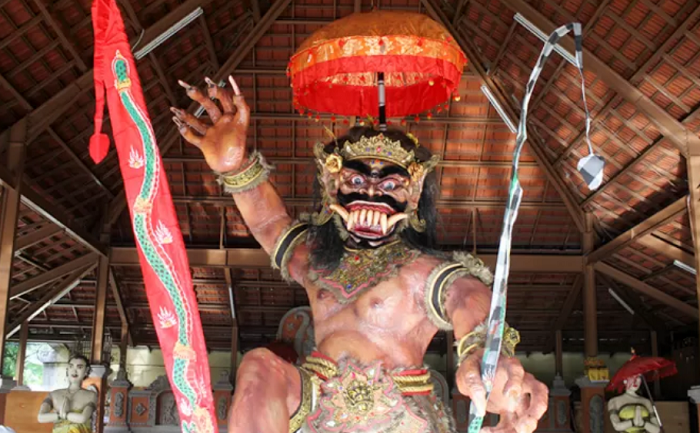 Pembuatan ogoh-ogoh digunakan pada upacara Pengerupukan dalam rangkaian menyambut Hari Raya Nyepi.