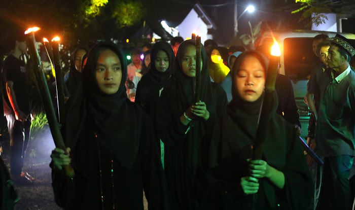 JADUL: Para pemuda Desa Bringin, Kecamatan Batealit menggelar kirab sumpet among riyoyo dalam menyambut Idulfitri pada Minggu (30/3) malam.