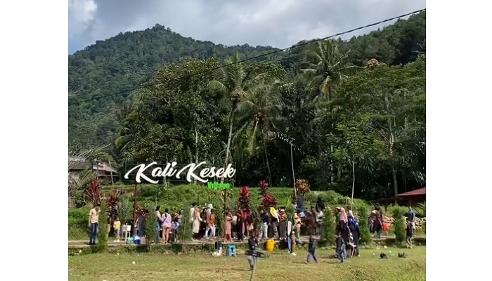Wisata Air Kali Kesek di Kabupaten Kendal, Jawa Tengah (Foto : Tangkapan layar unggahan video IG @pesona_kendal)