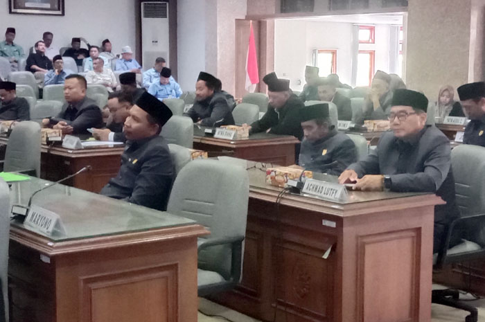 DPRD Kabupaten Rembang melaksanakan rapat di Ruang Paripurna beberapa waktu lalu.