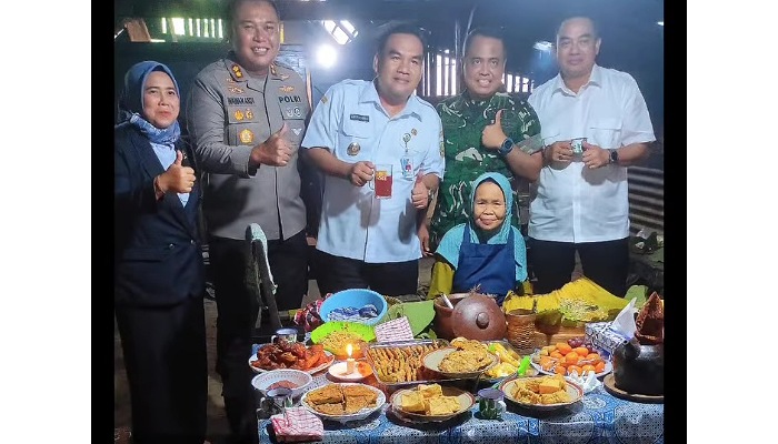 Saat Bupati Blora mengunjungi Nasi Pecel Godhong Jati Pawon Mbah Minah di Blora (Foto : Tangkapan layar unggahan IG @pawon_mbah_minah)