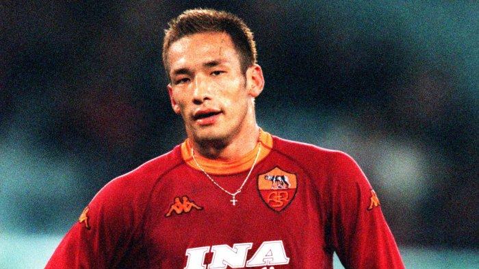 LEGENDA ASIA: Hidetoshi Nakata ketika mengenakan seraga AS Roma.