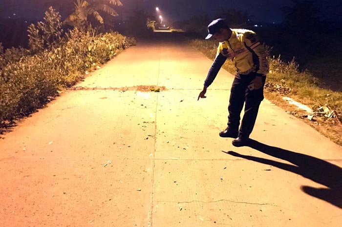 LOKASI KEJADIAN: Petugas Sat Lantas Polres Jepara lakukan olah TKP pada Minggu (6/4) malam.