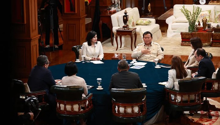 Presiden Prabowo saat melakukan pertemuan dengan jurnalis dari sejumlah media nasional, di Hambalang, Bogor, hari Ahad (6/4/2025). (Foto : Tangkapan layar unggahan Instagram @prabowo)