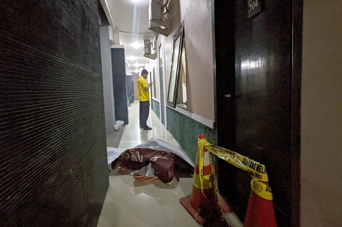 TEMUAN JASAD: Jasad seorang perempuan hamil ditemukan di salah satu kamar Hotel Poroliman, Kamis (10/4).