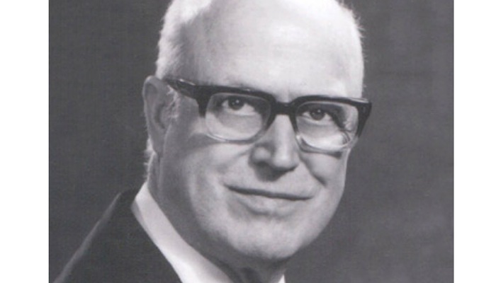 Earl Silas Tupper, pendiri Tupperware (Foto : Laman Plastics Hall of Fame https://plasticshof.org/members/earl-s-tupper/)