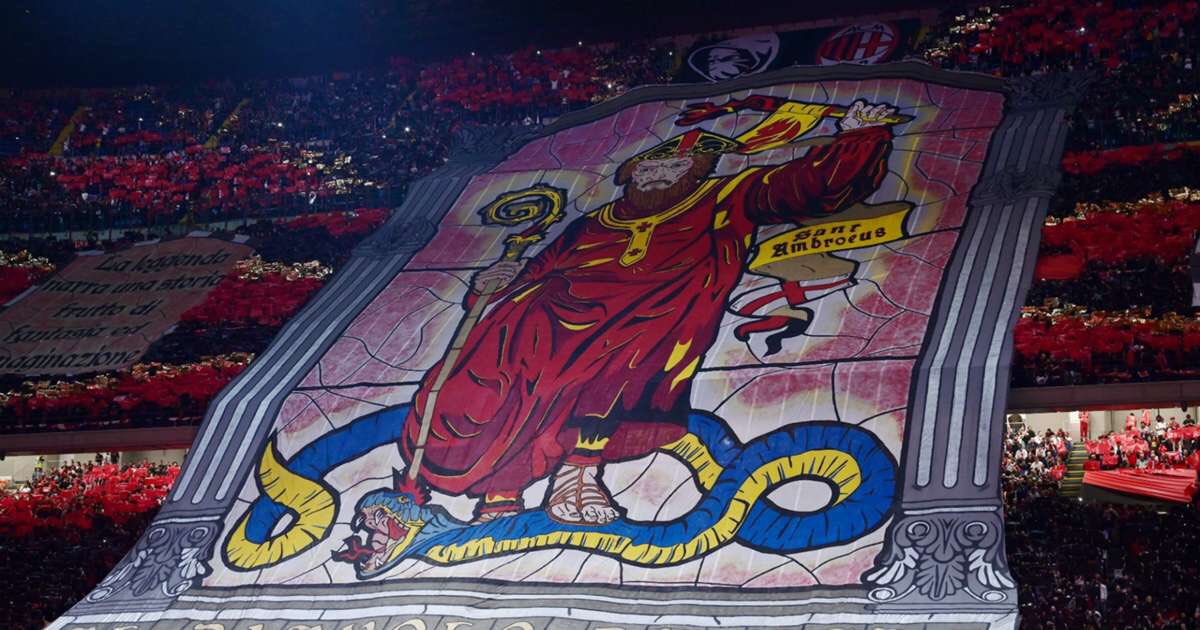 KOREOGRAFI: Suporter Inter membentangkan koreografi tentang Il Biscone atau Ular Besar. Ular ini menjadi lambang keluarga bangsawan yang pernah menguasai Milan pada abad pertengahan.