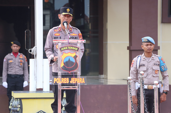 Wakapolres Jepara&nbsp;Kompol Edy&nbsp;Sutrisno bertindak sebagai inspektur upacara bendera peringati&nbsp;Hari Kesadaran Nasional Tahun 2025&nbsp;di lapangan apel Mapolres, Kamis (17/4) pagi.