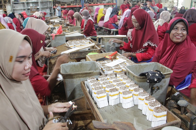 Buruh Rokok Bahagia Blt Cukai Cair