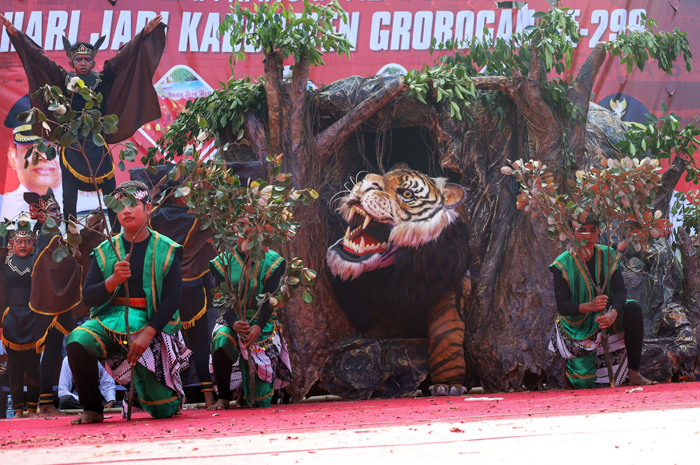TAMPIL MAKSIMAL: Penampilan apik tarian Gua Lawa dan Macan dari SMPN 6 Purwodadi.