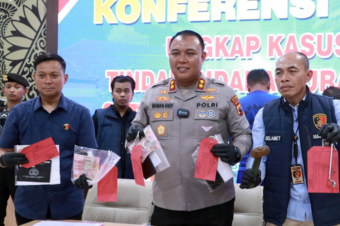 TANGKAP: Polres Blora saat menggelar jumpa pers ungkap kasus pencurian motor di Mapolres.