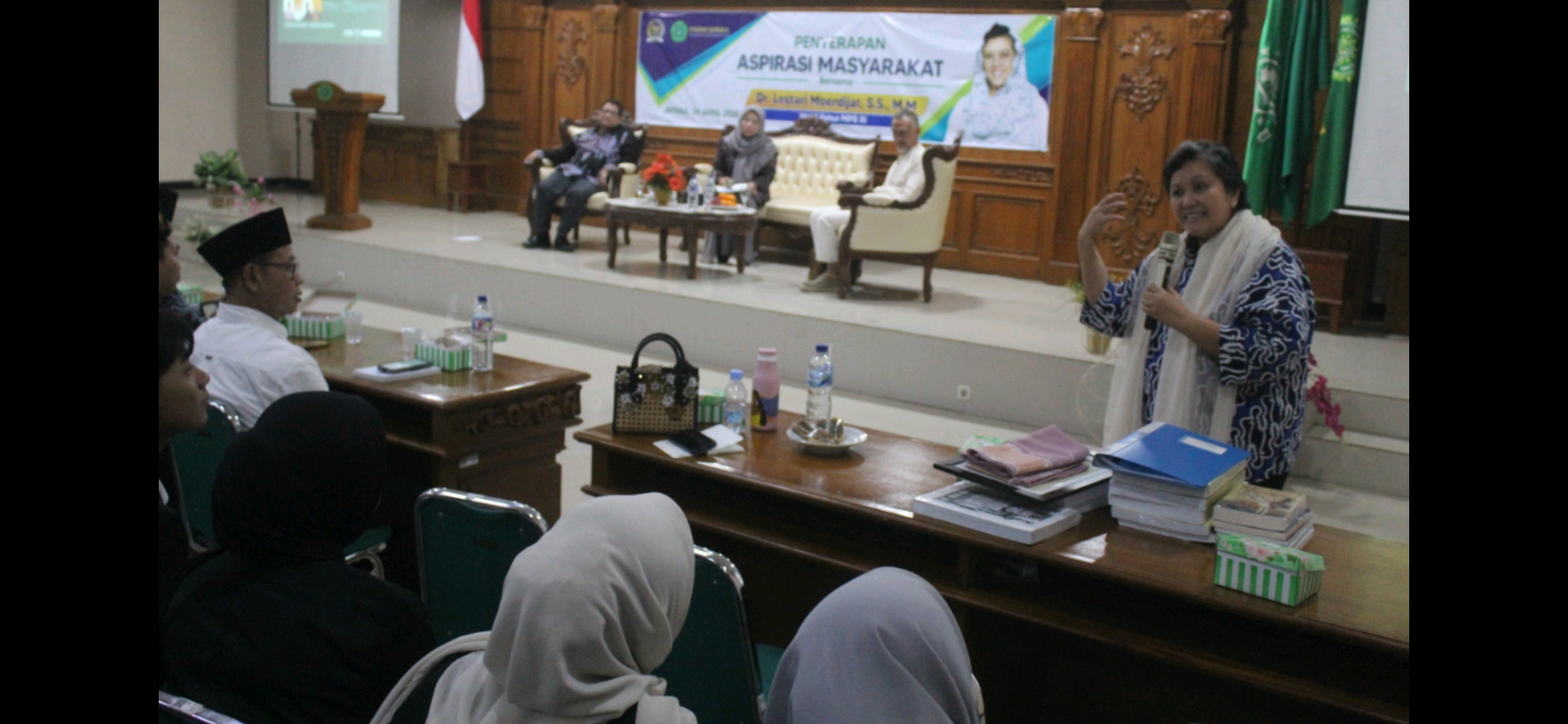 BERBAGI INSPIRASI: Lestari Moerdijat berikan pantikan semangat kepada para mahasiswa Unisnu kemarin.