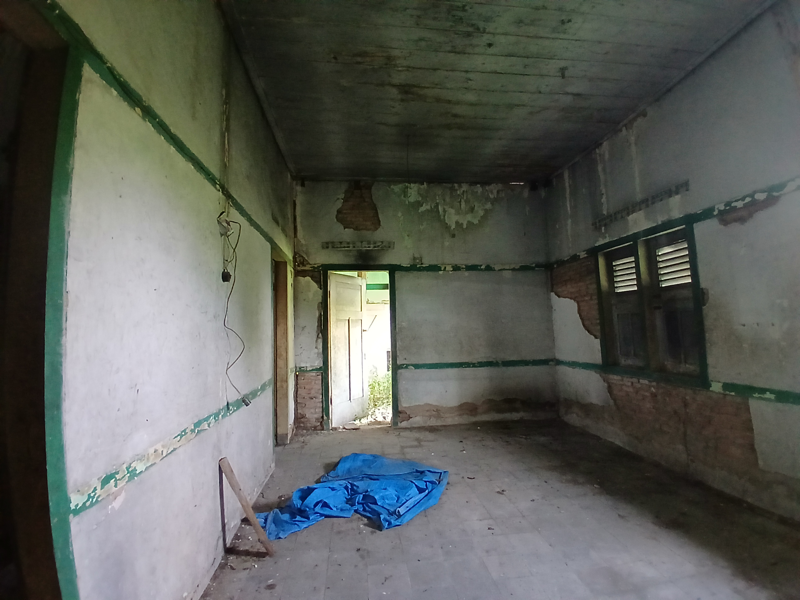 TERLANTAR: Cagar Budaya Stasiun Penelitian Manusia Purba Teer Harr dan GHR Von Koenigswald diDusun Ngandong, Desa Nglebak, Kecamatan Kradenan.